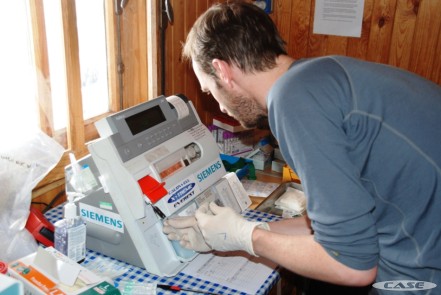 Dan Martin uses the Siemens arterial blood gas machine during the oxygen extraction study